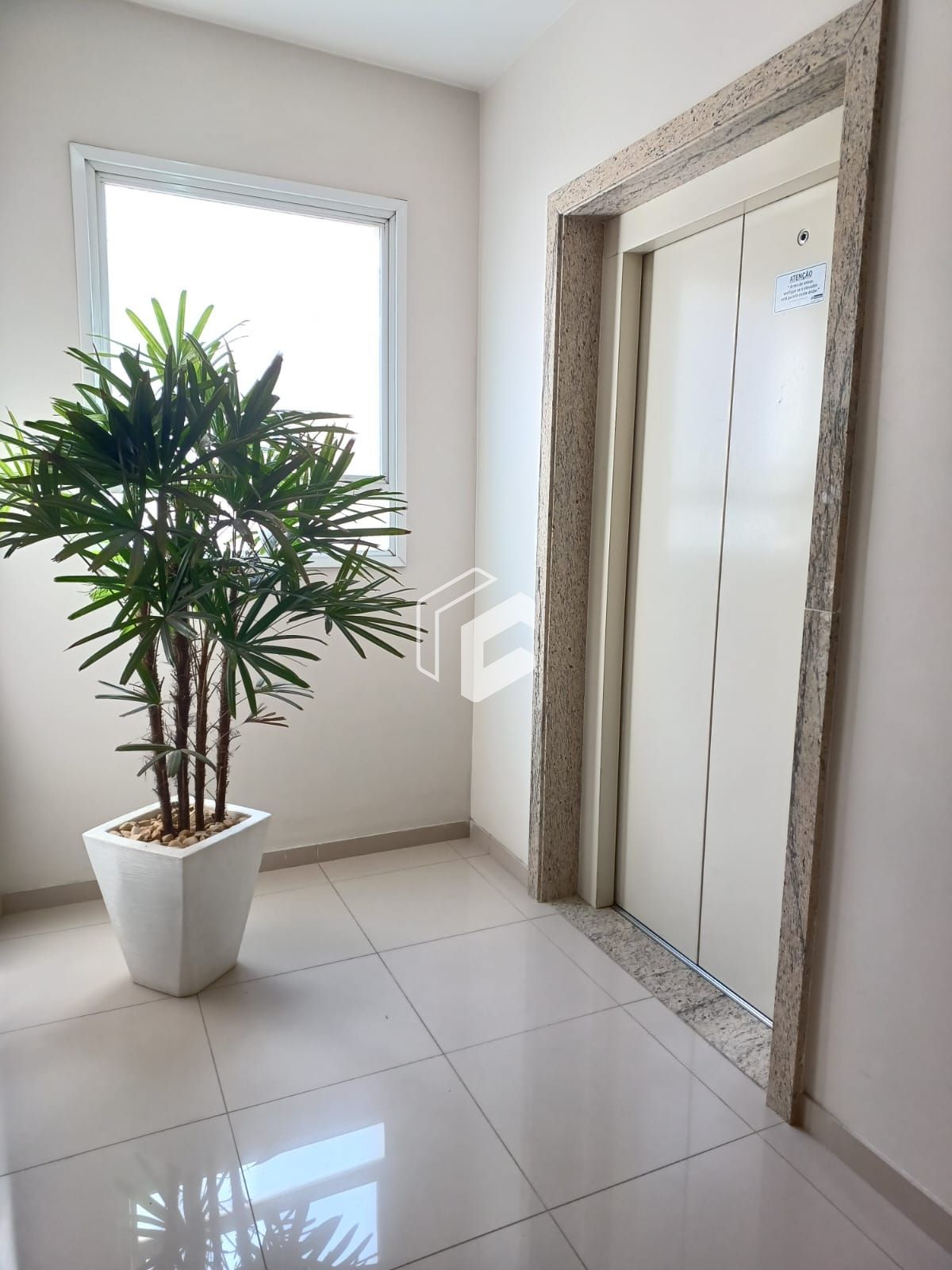 Apartamento à venda com 3 quartos, 126m² - Foto 2