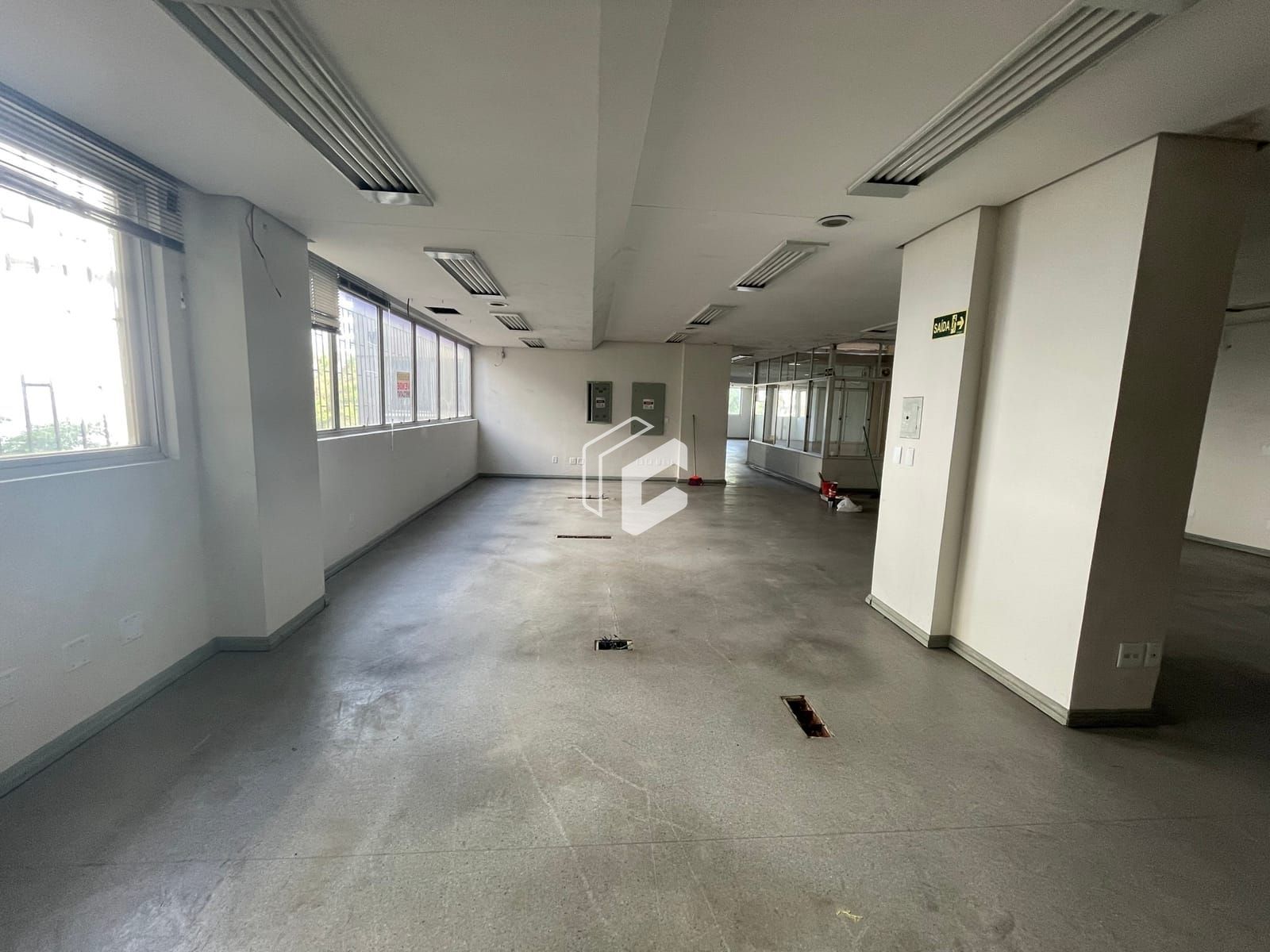 Conjunto Comercial-Sala à venda com 4 quartos, 237m² - Foto 6