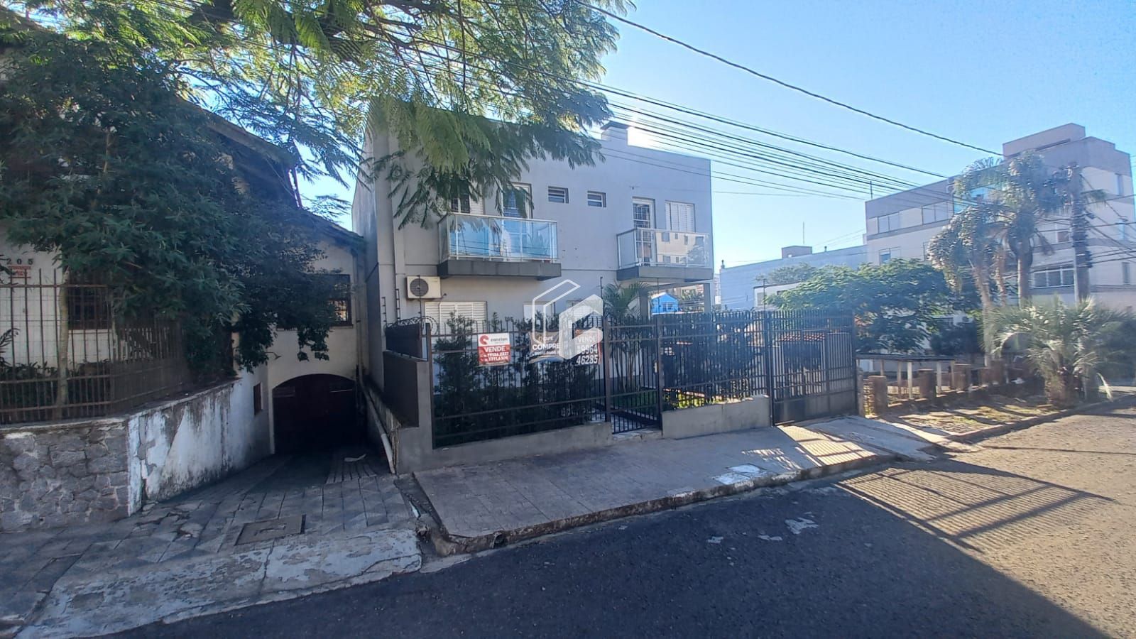 Casa Comercial à venda com 5 quartos, 327m² - Foto 1