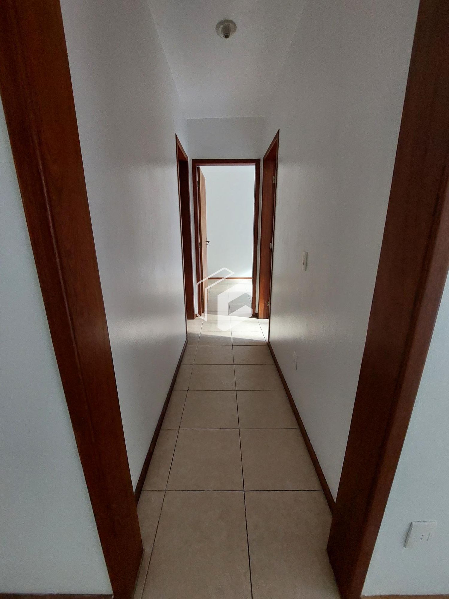 Apartamento à venda com 2 quartos, 70m² - Foto 2