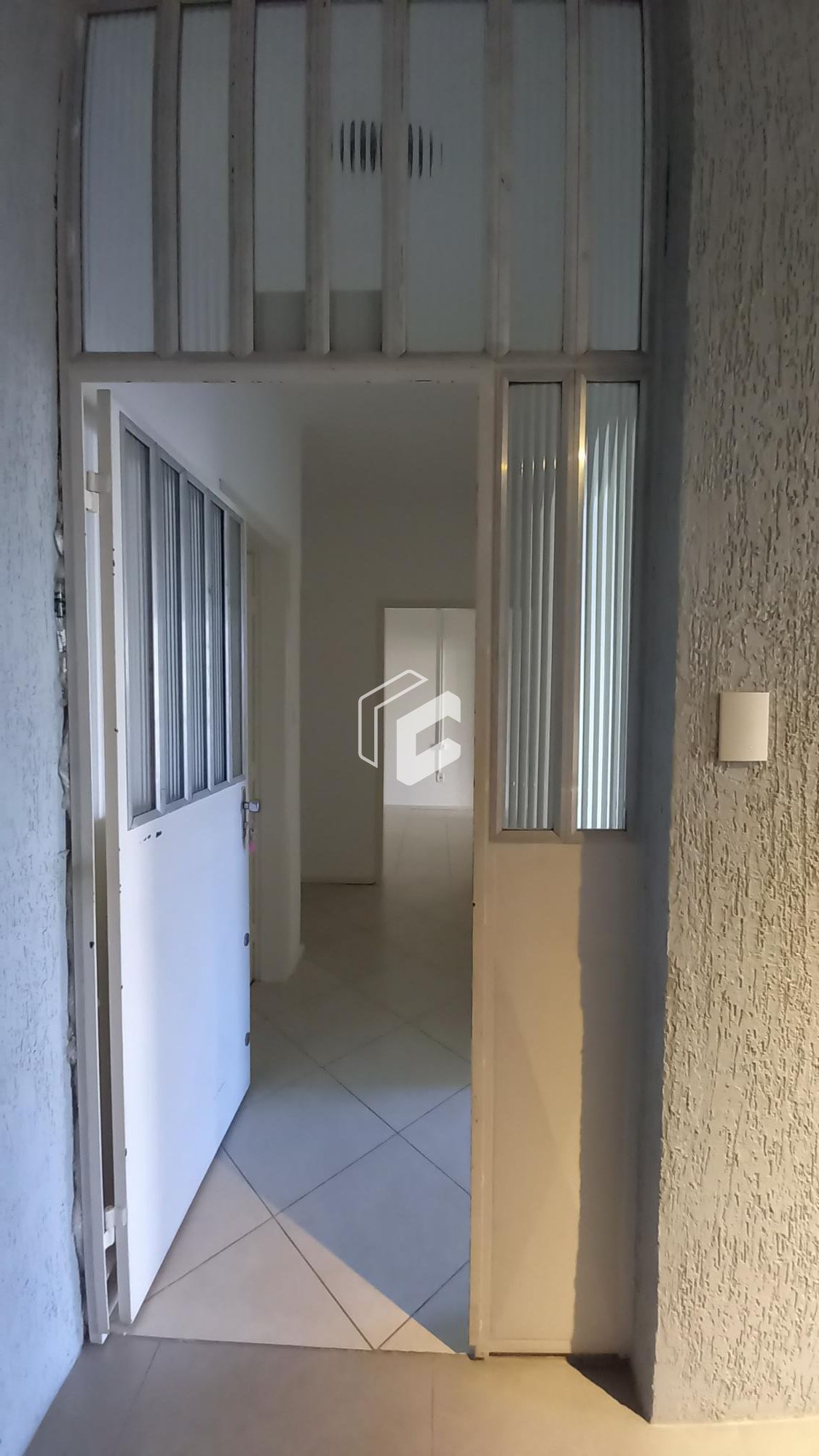 Conjunto Comercial-Sala para alugar com 9 quartos, 130m² - Foto 2