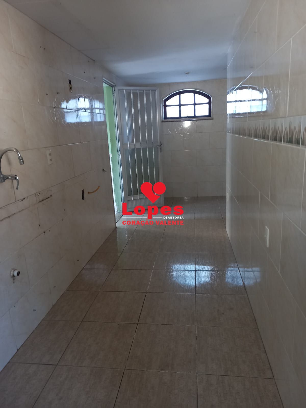 Casa à venda e aluguel com 2 quartos, 300m² - Foto 13