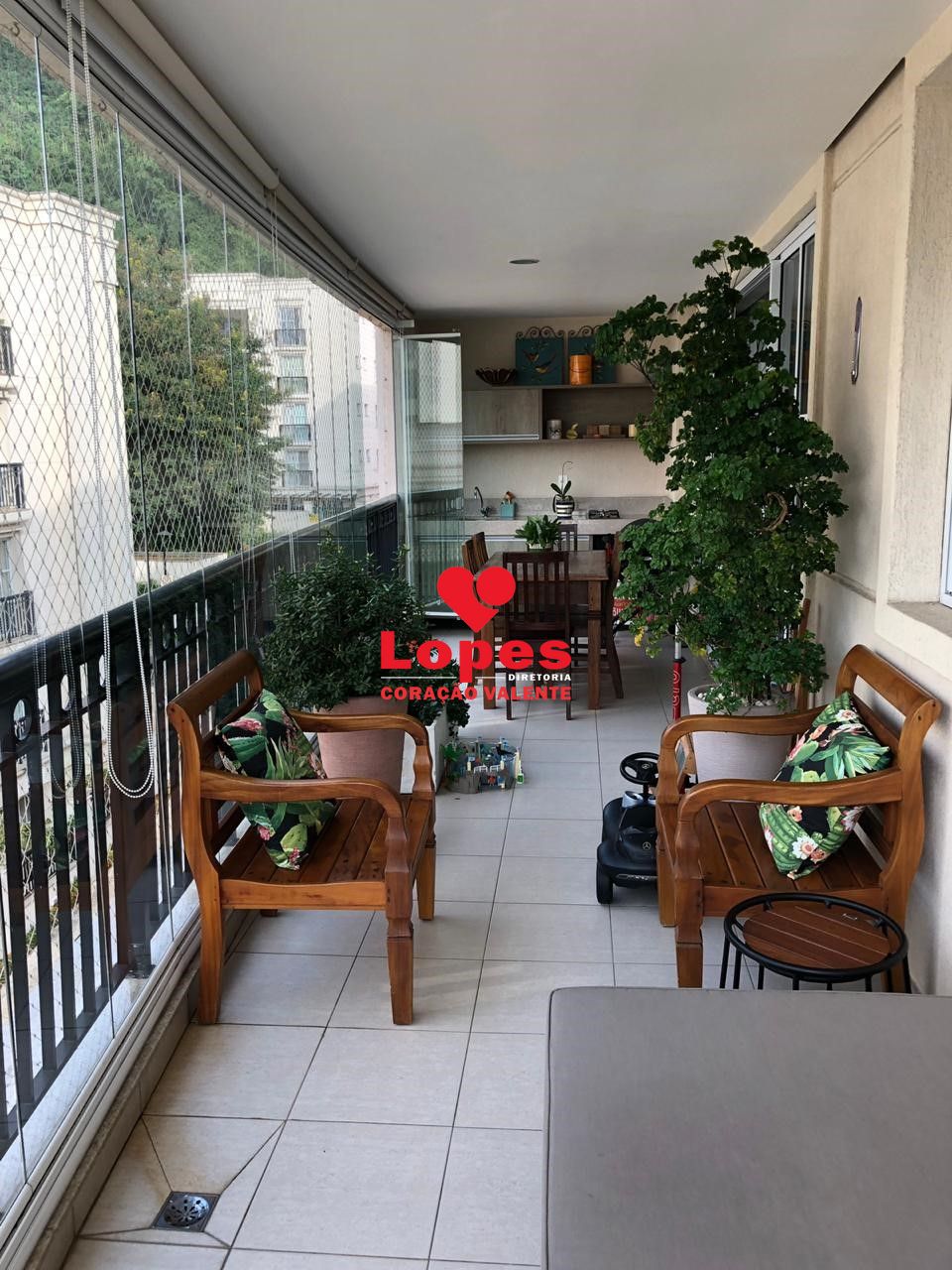 Apartamento à venda com 4 quartos, 186m² - Foto 2