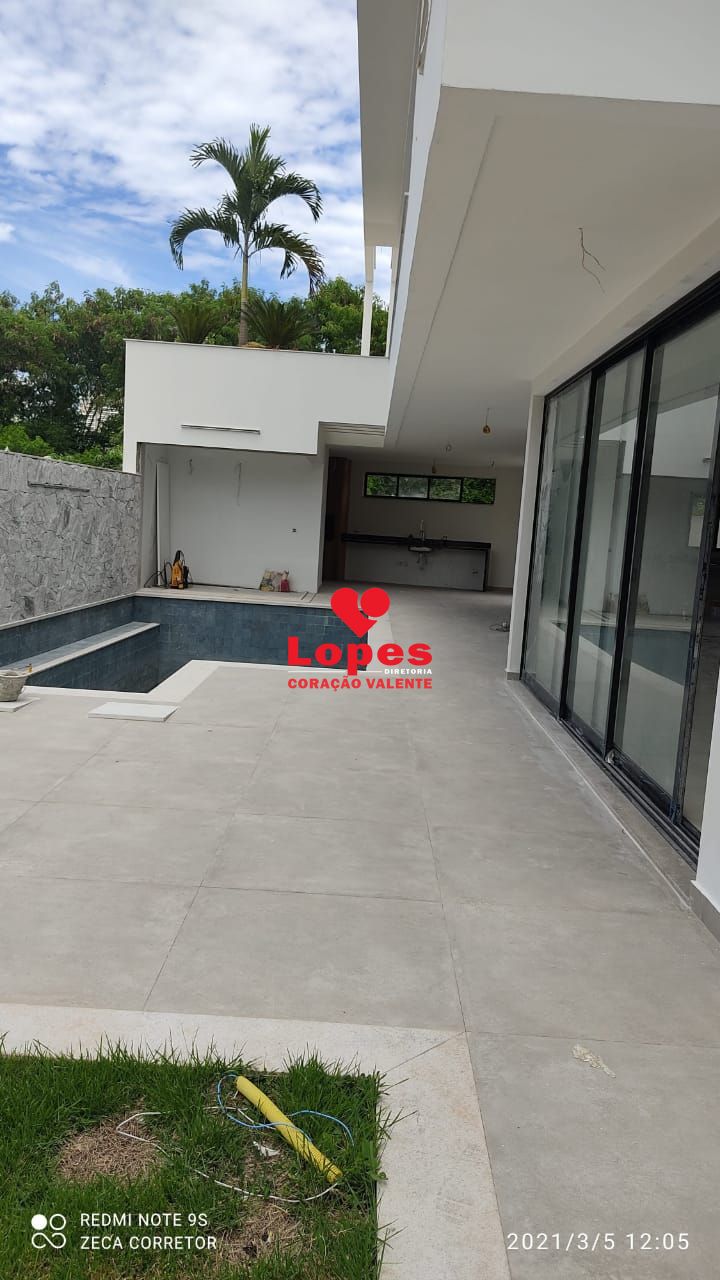 Casa de Condomínio à venda com 4 quartos, 272m² - Foto 1