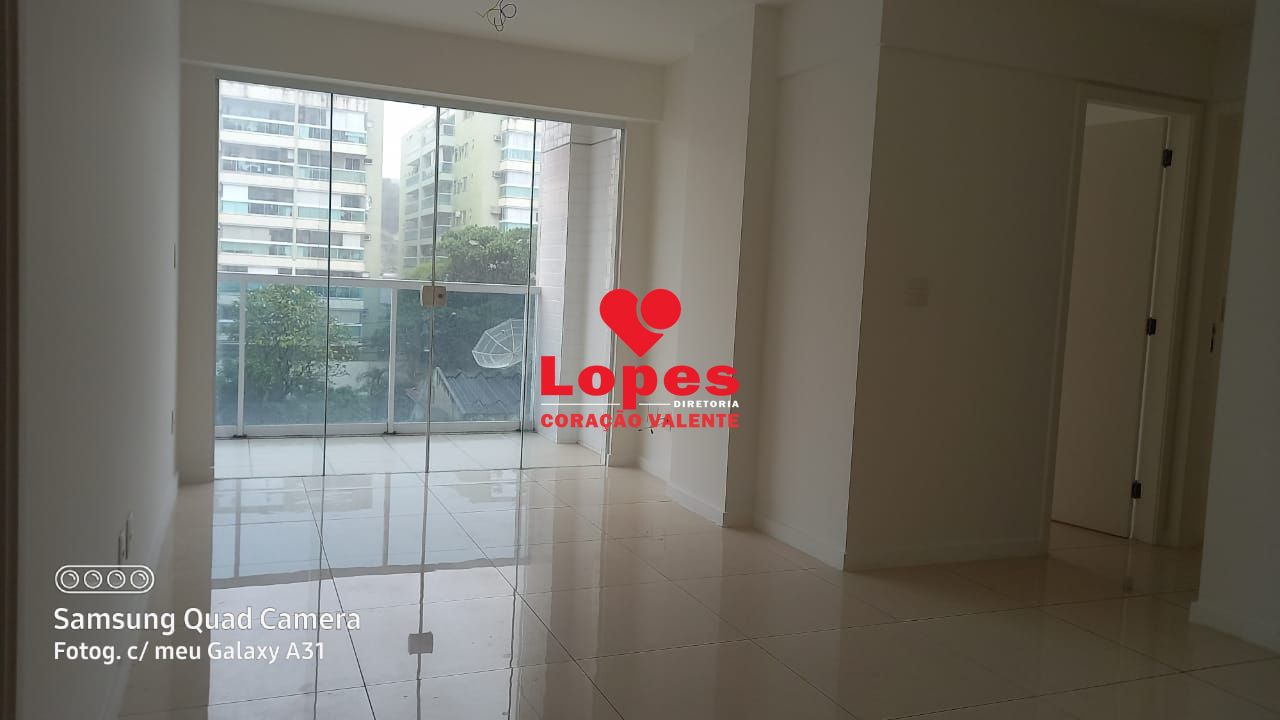 Apartamento à venda com 2 quartos, 68m² - Foto 2