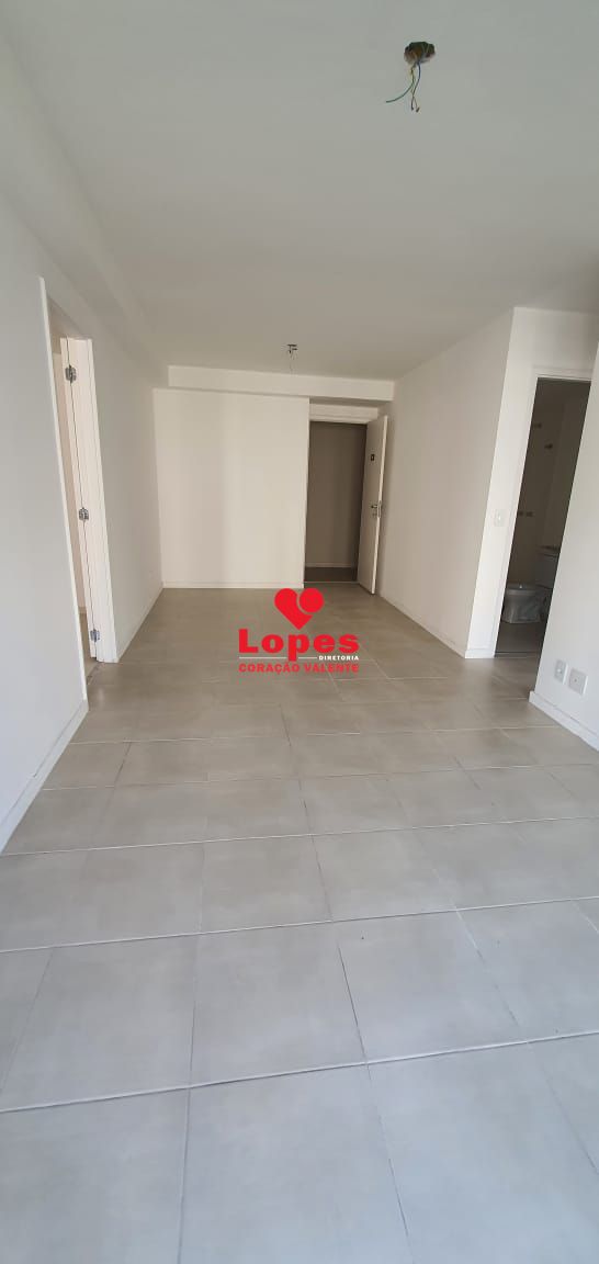 Apartamento à venda com 2 quartos, 66m² - Foto 2