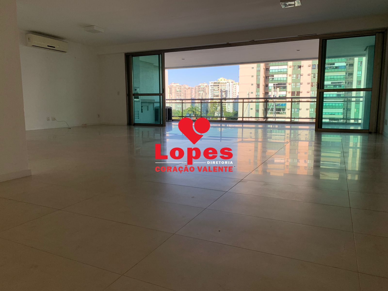 Apartamento à venda com 4 quartos, 287m² - Foto 2