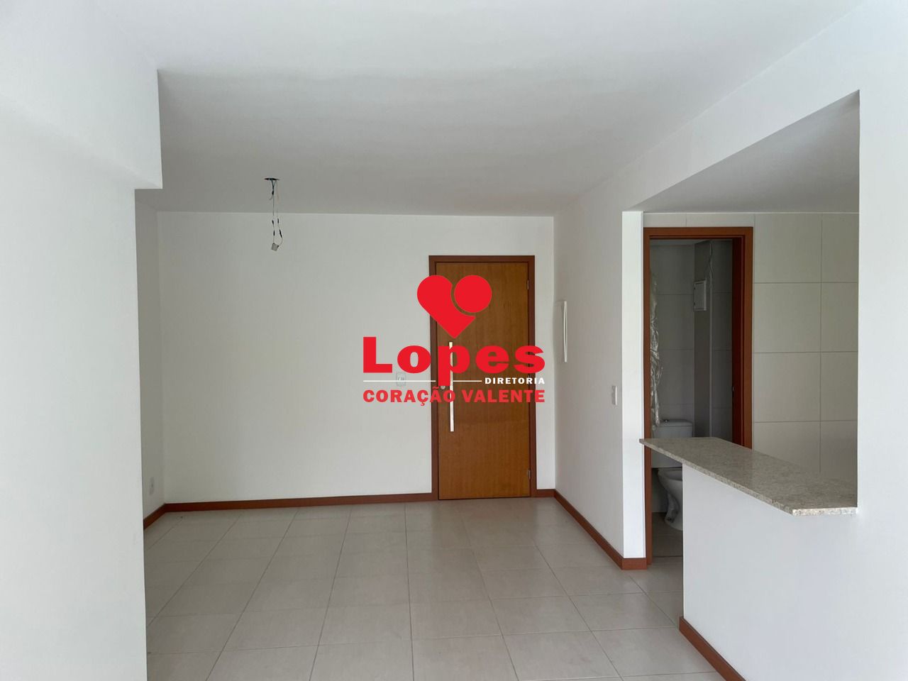 Apartamento à venda com 2 quartos, 75m² - Foto 2