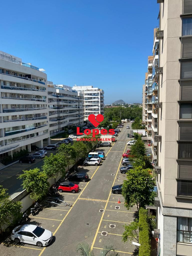 Apartamento à venda com 2 quartos, 65m² - Foto 2