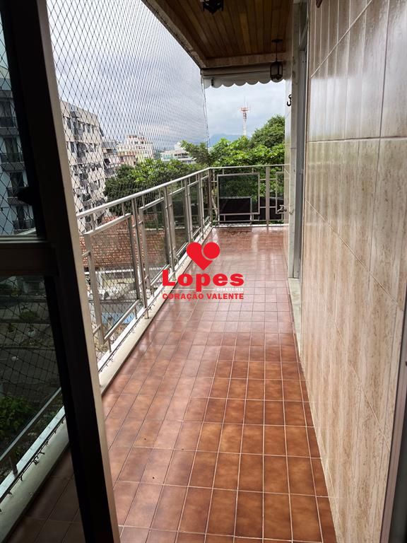 Apartamento à venda com 3 quartos, 145m² - Foto 13