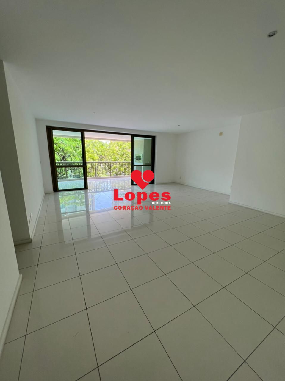 Apartamento à venda com 4 quartos, 178m² - Foto 2