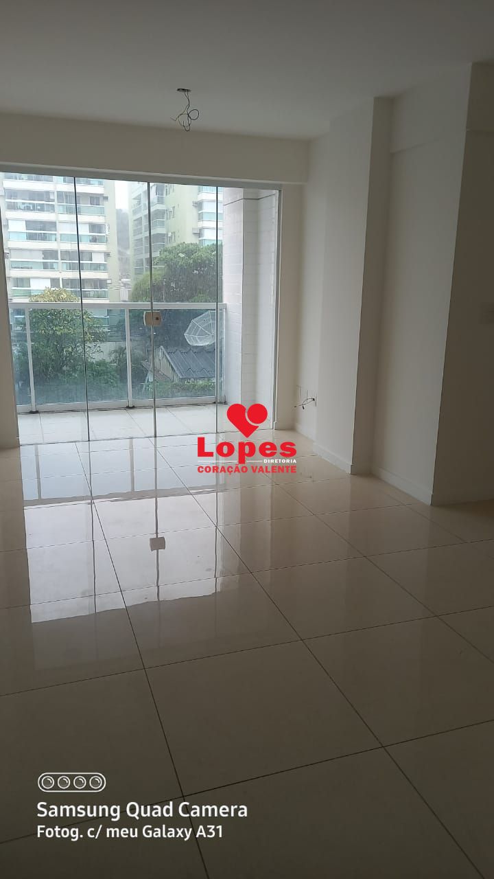 Apartamento à venda com 2 quartos, 67m² - Foto 1