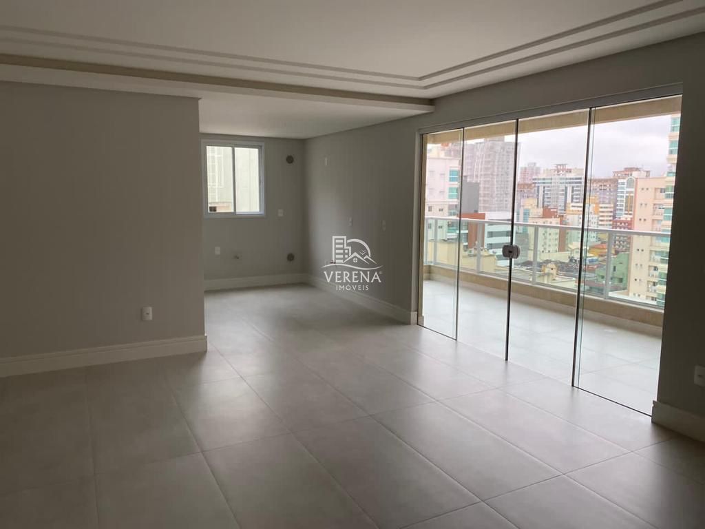 Apartamento à venda com 4 quartos, 147m² - Foto 2