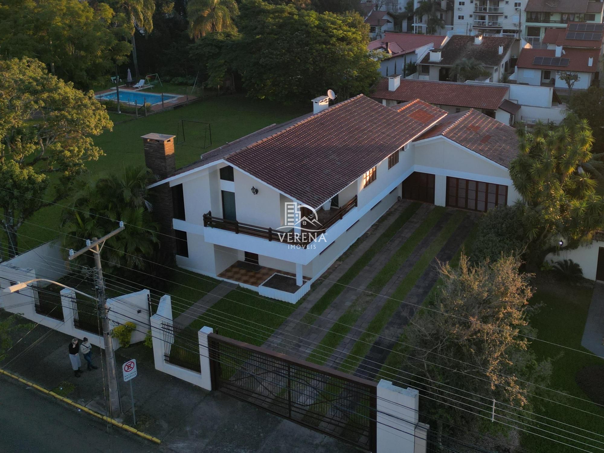 Casa à venda com 4 quartos, 490m² - Foto 3