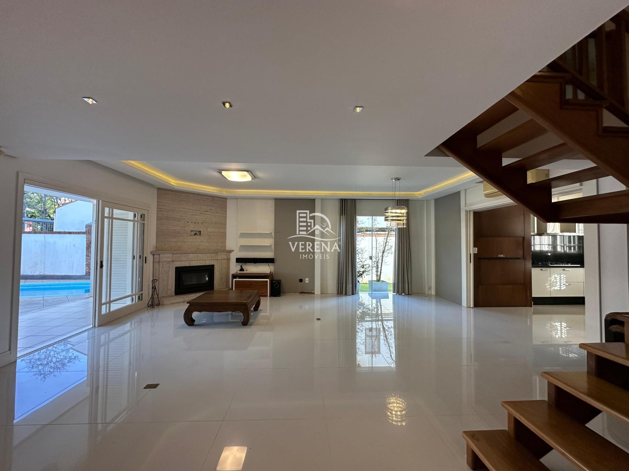 Casa à venda com 3 quartos, 305m² - Foto 2