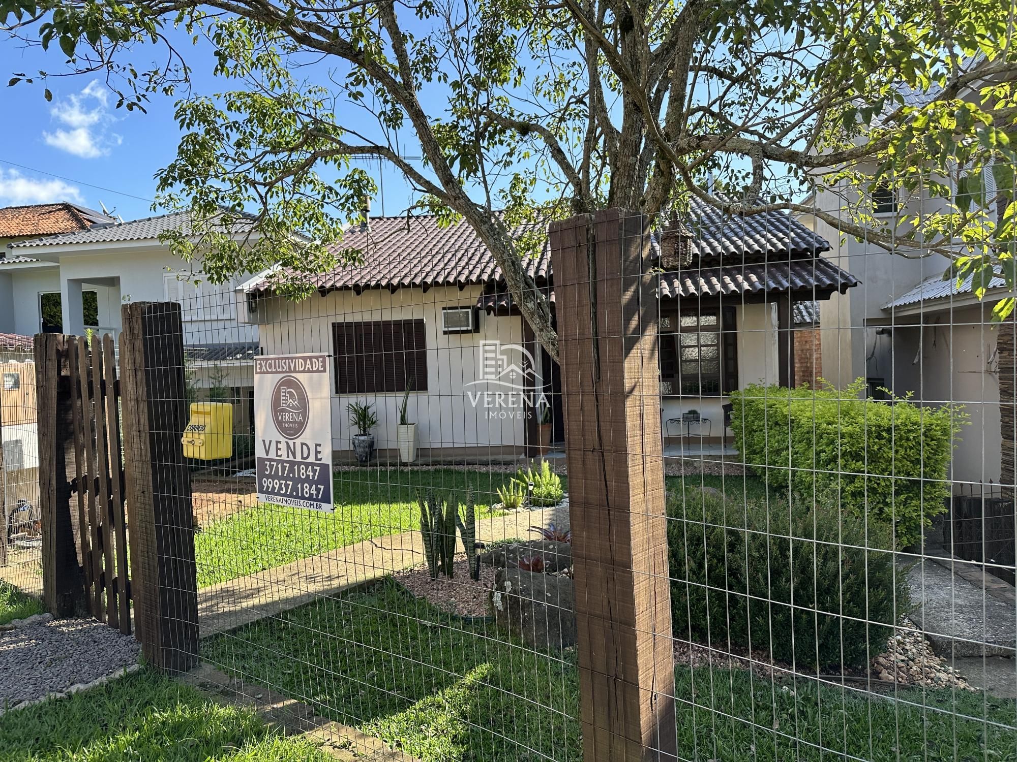 Casa à venda com 3 quartos, 160m² - Foto 1