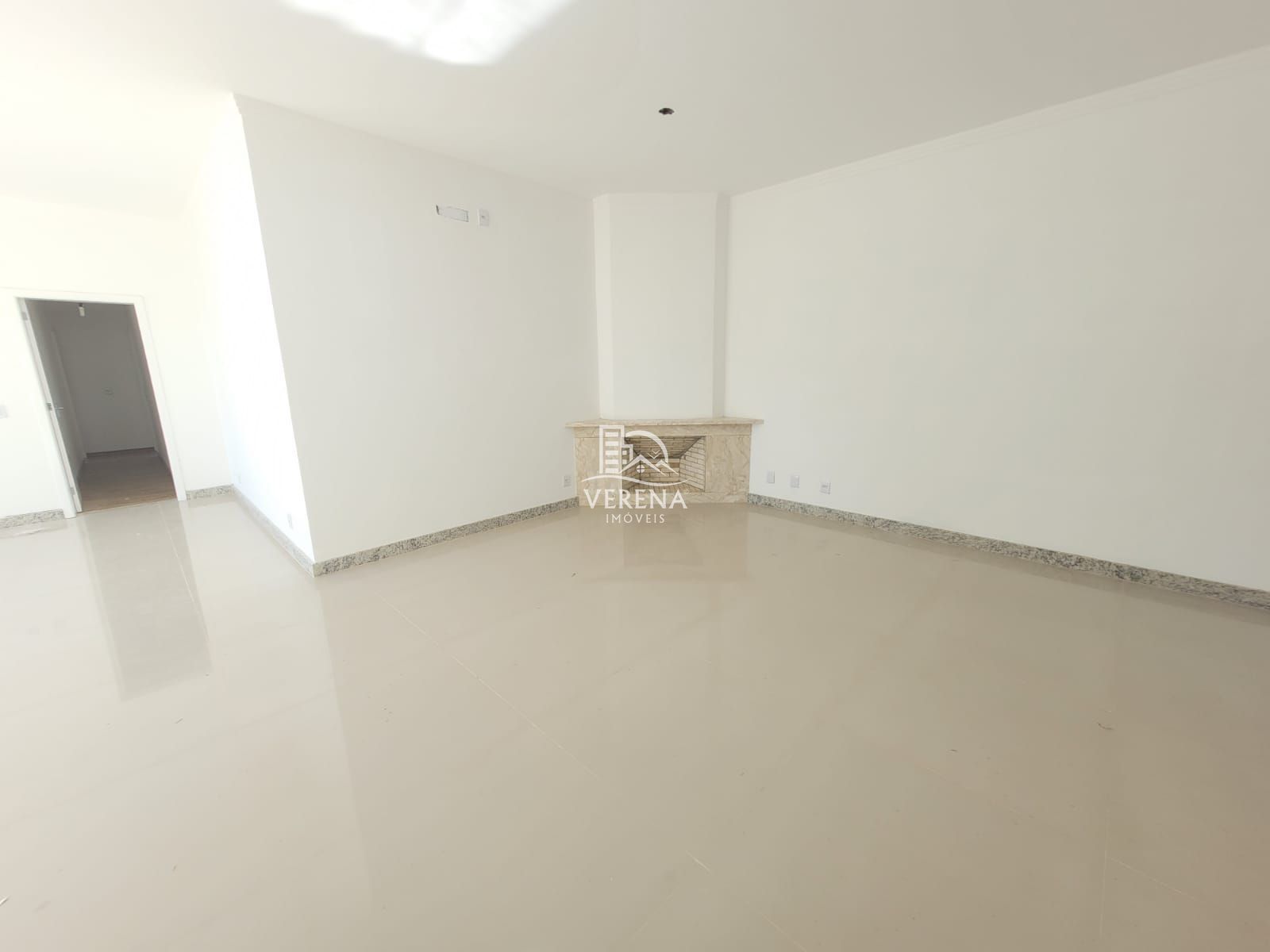 Casa à venda com 3 quartos, 220m² - Foto 4