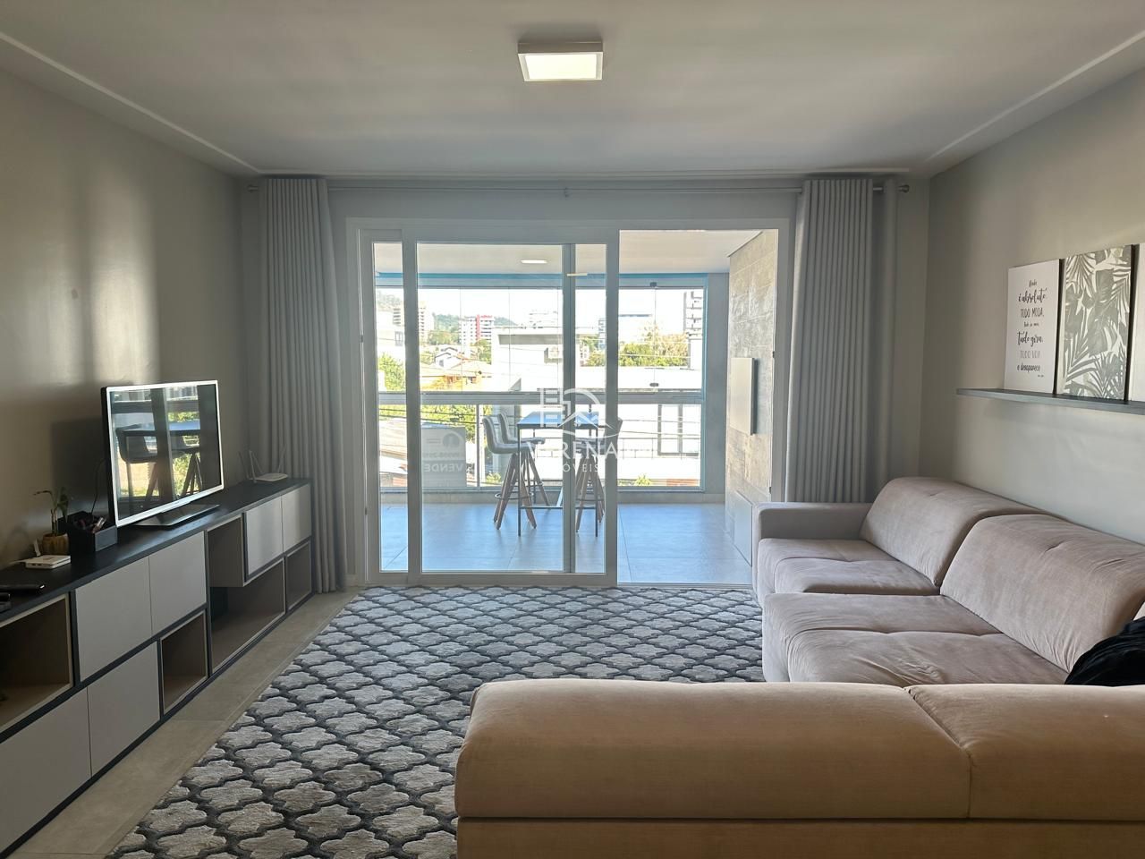 Apartamento à venda com 3 quartos, 142m² - Foto 3
