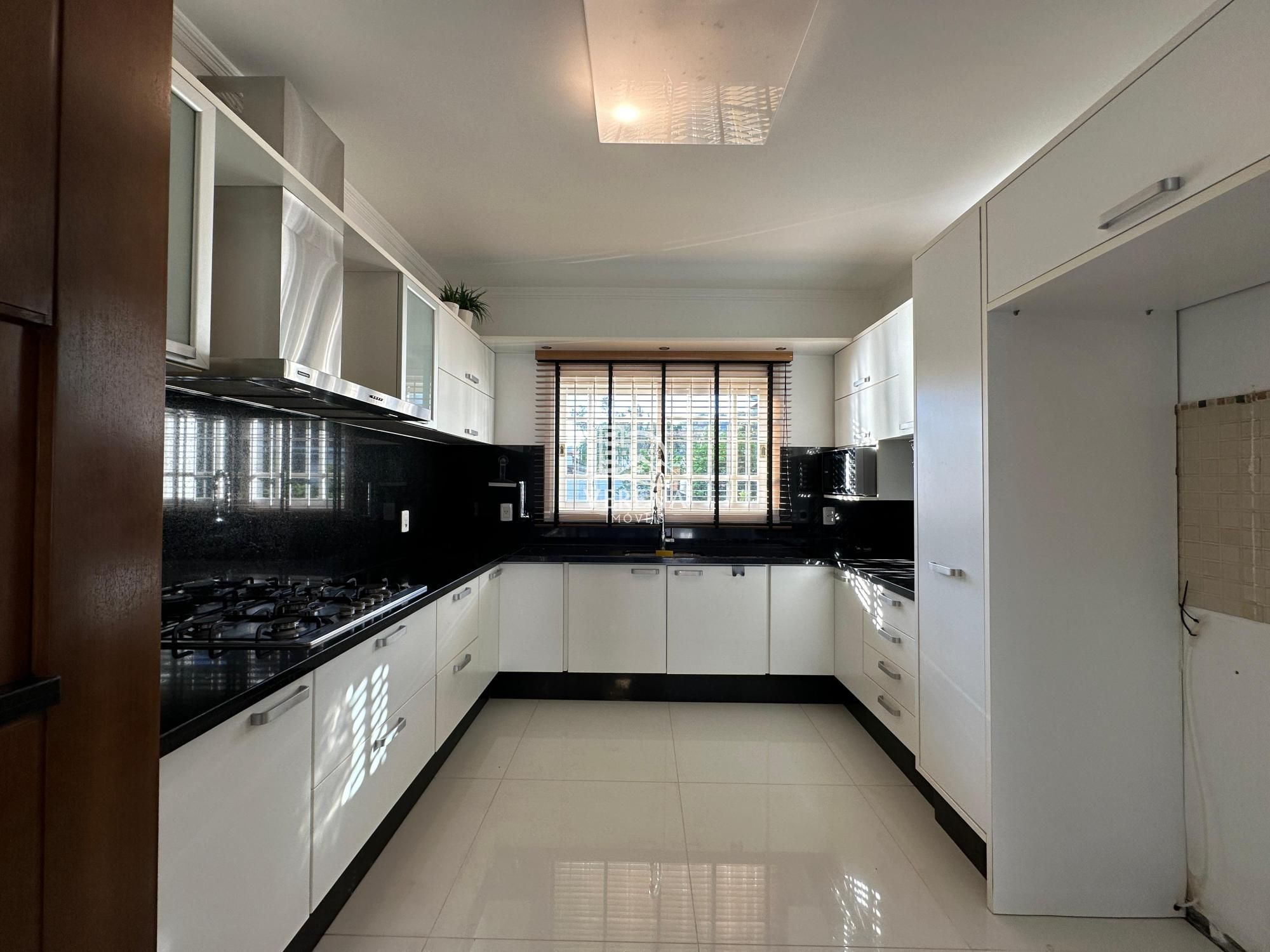 Casa à venda com 3 quartos, 305m² - Foto 9