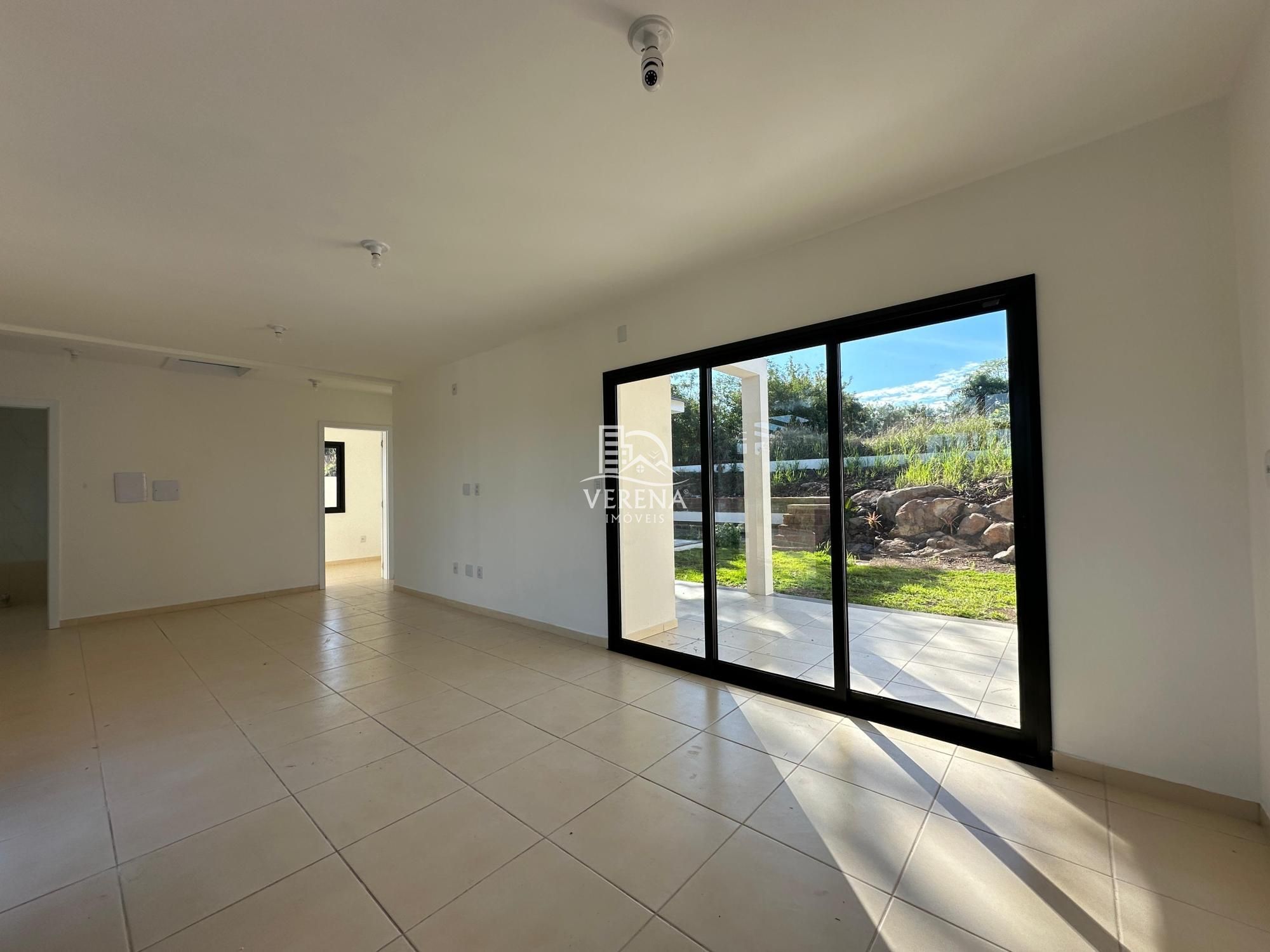 Casa à venda com 3 quartos, 70m² - Foto 2