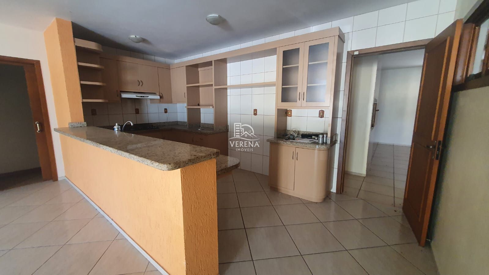 Casa à venda com 3 quartos, 201m² - Foto 4