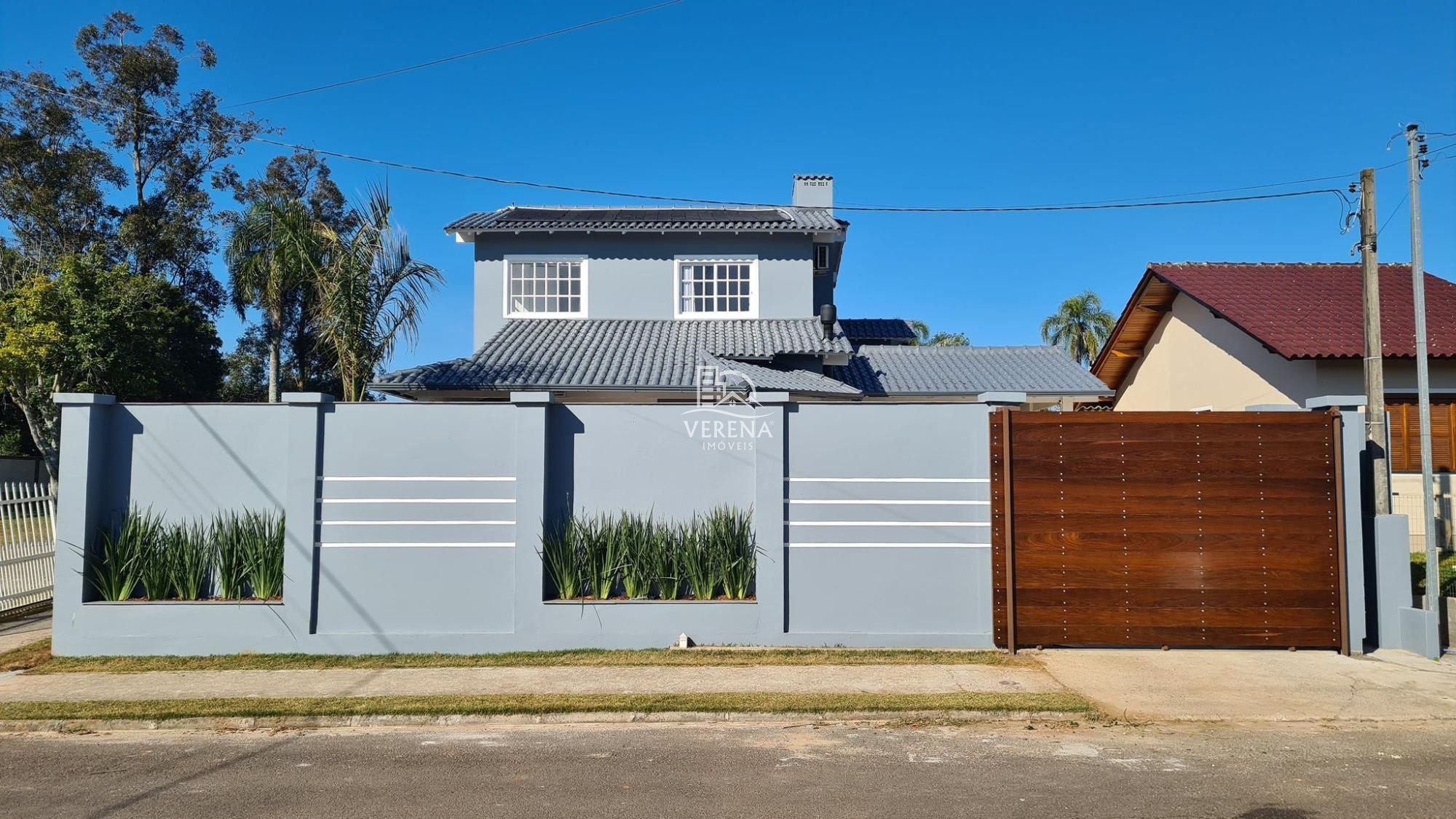 Casa à venda com 3 quartos, 213m² - Foto 1