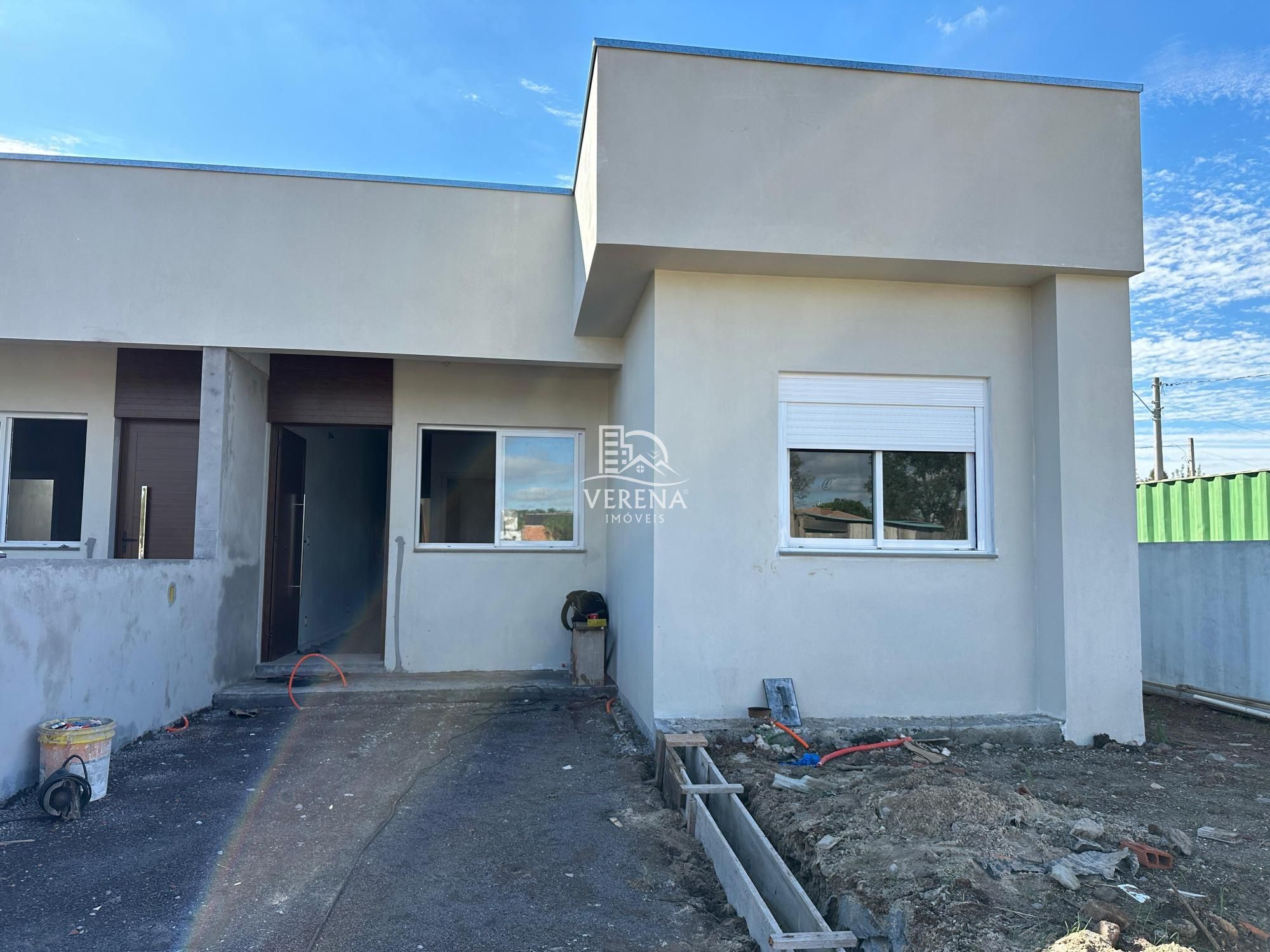 Casa à venda com 3 quartos, 84m² - Foto 1