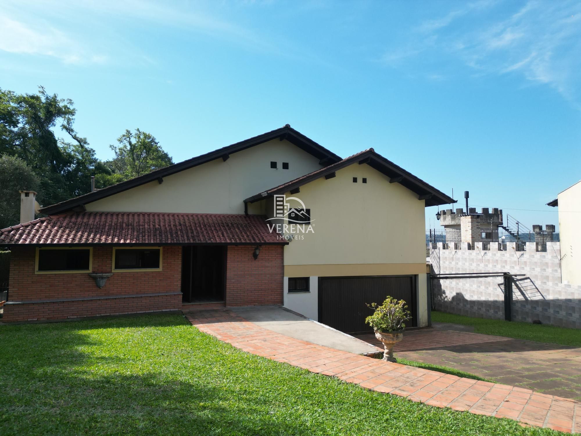 Casa à venda com 4 quartos, 500m² - Foto 1