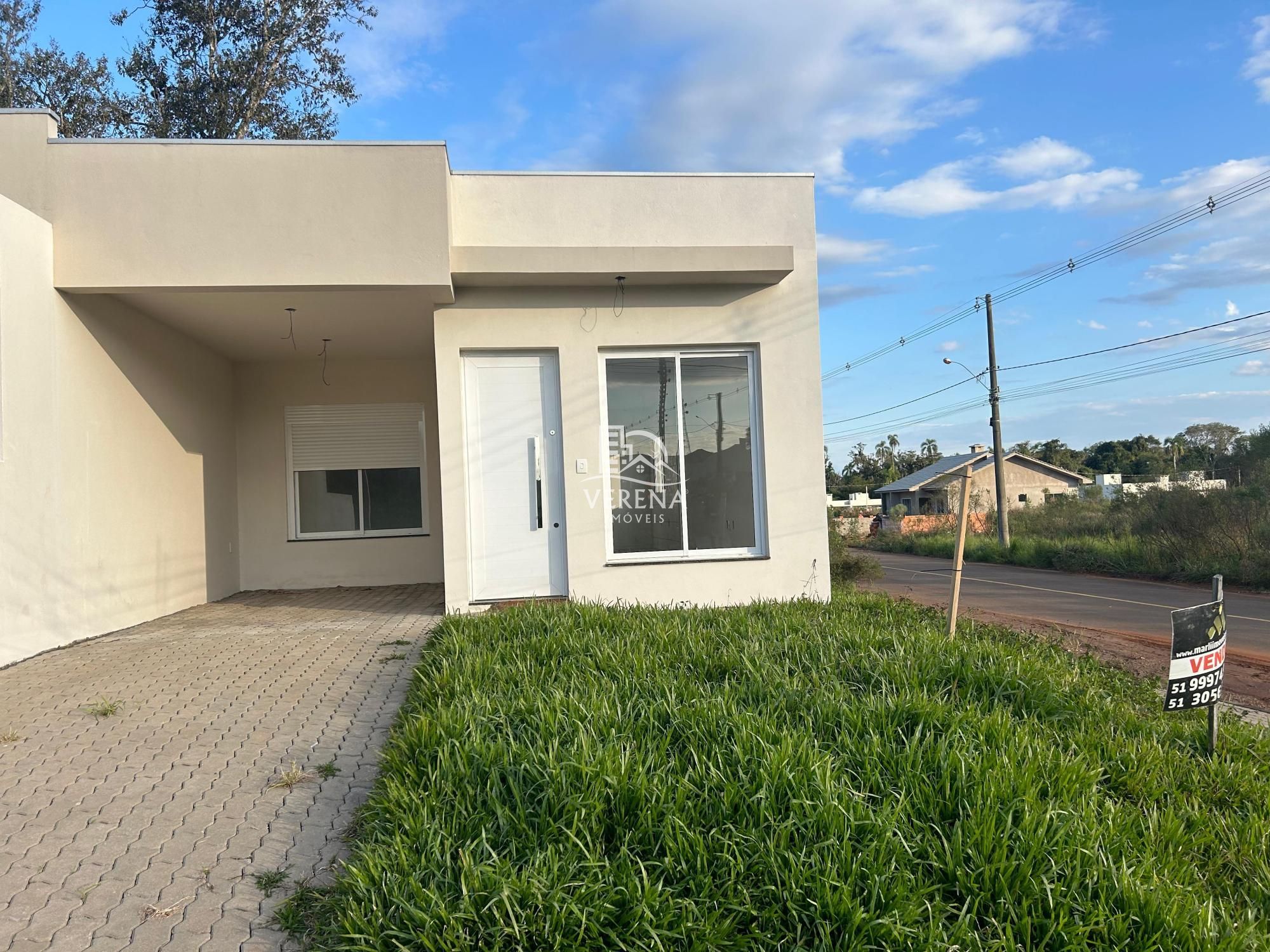 Casa à venda com 2 quartos, 69m² - Foto 1