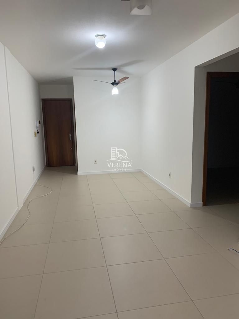 Apartamento à venda com 2 quartos, 70m² - Foto 2