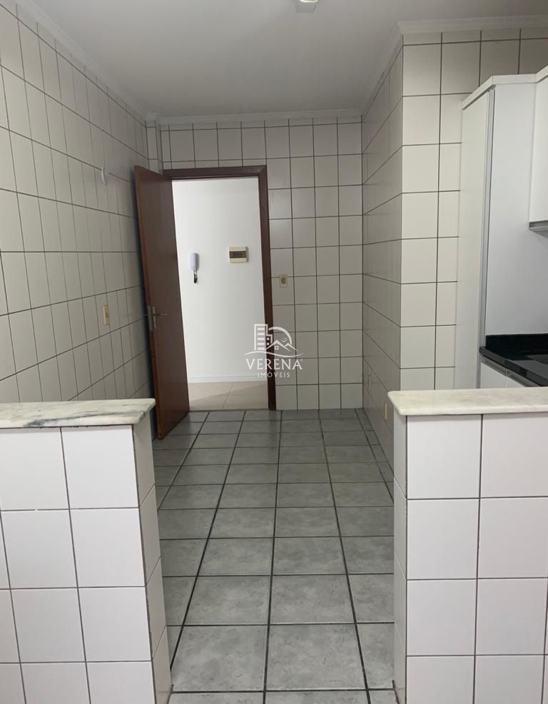 Apartamento à venda com 2 quartos, 70m² - Foto 3