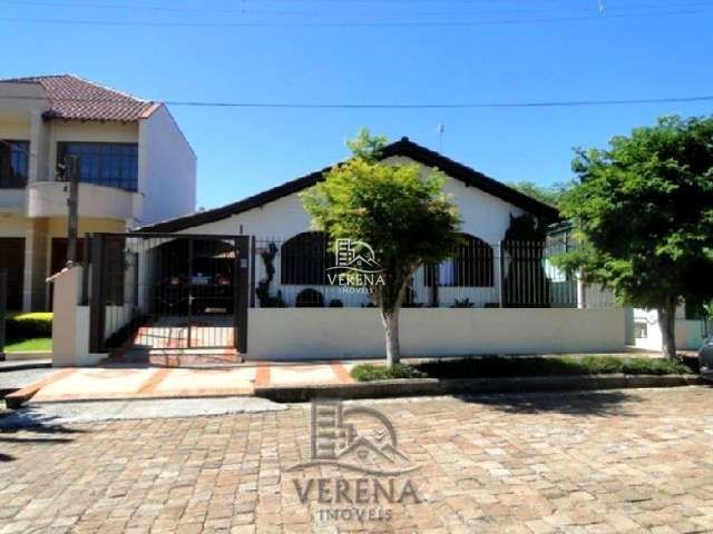 Casa à venda com 3 quartos, 220m² - Foto 1