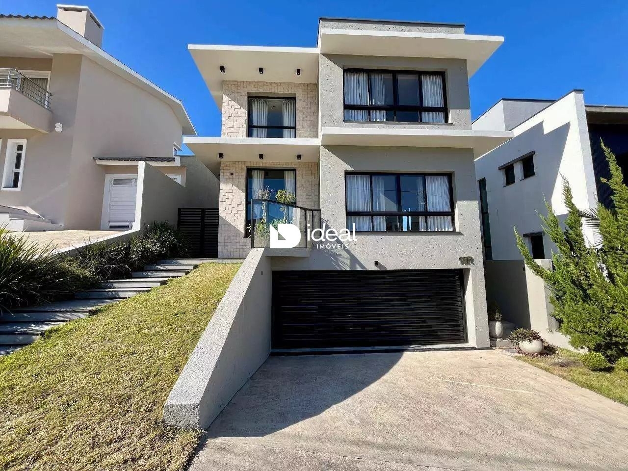 Casa em condomínio à venda  no Tomazetti - Santa Maria, RS. Imóveis