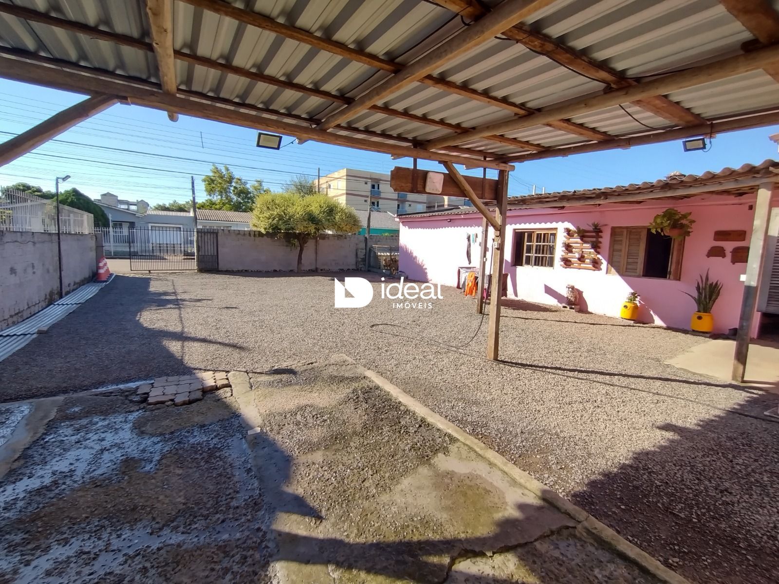 Prédio Inteiro de 1 quarto, 320m² no bairro São João, em Santa Maria | Eu Corretor