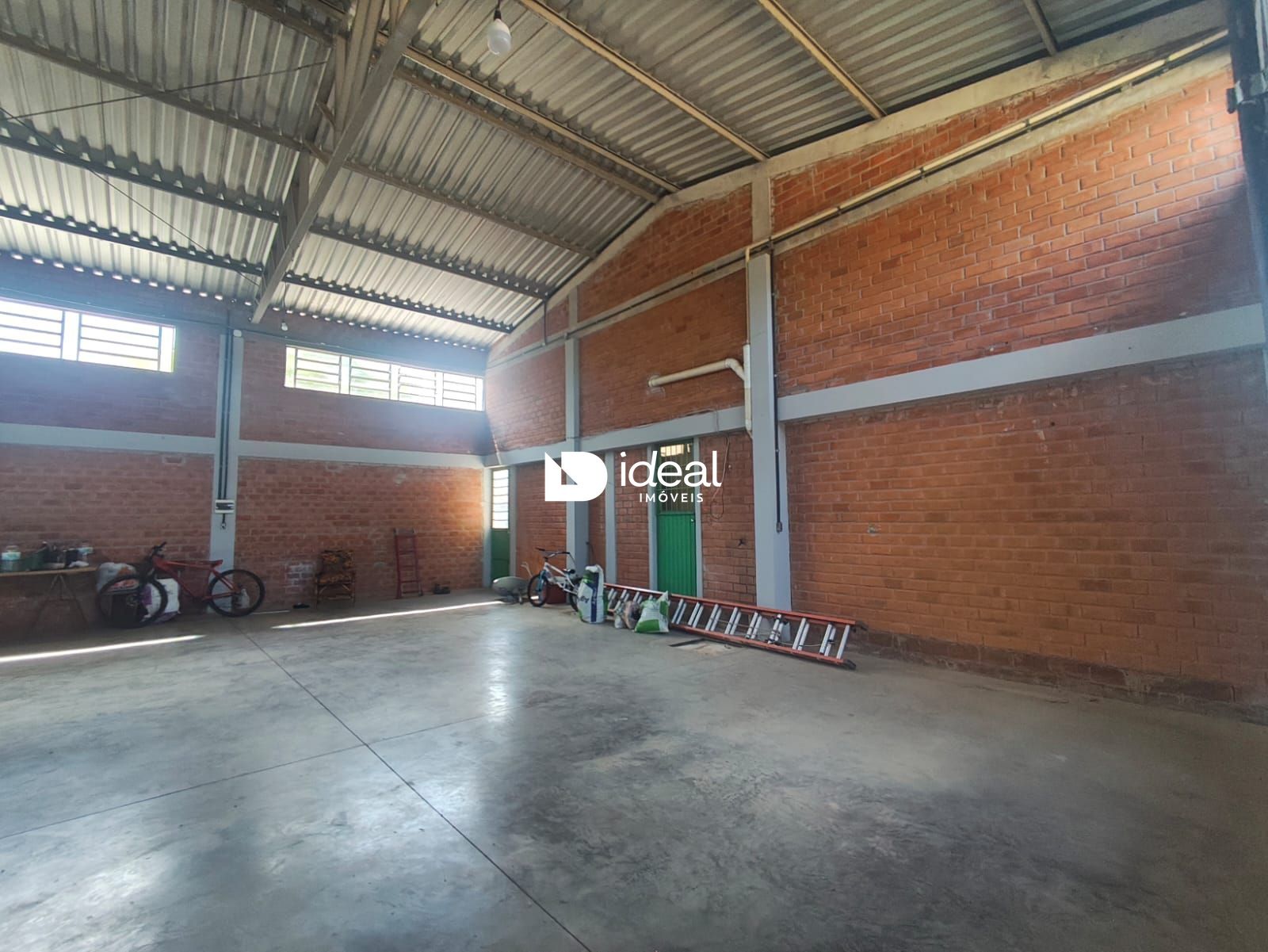 Galpão / Depósito / Armazém de 1 quarto, 242m² no bairro Diácono João Luiz Pozzobon, em Santa Maria | Eu Corretor