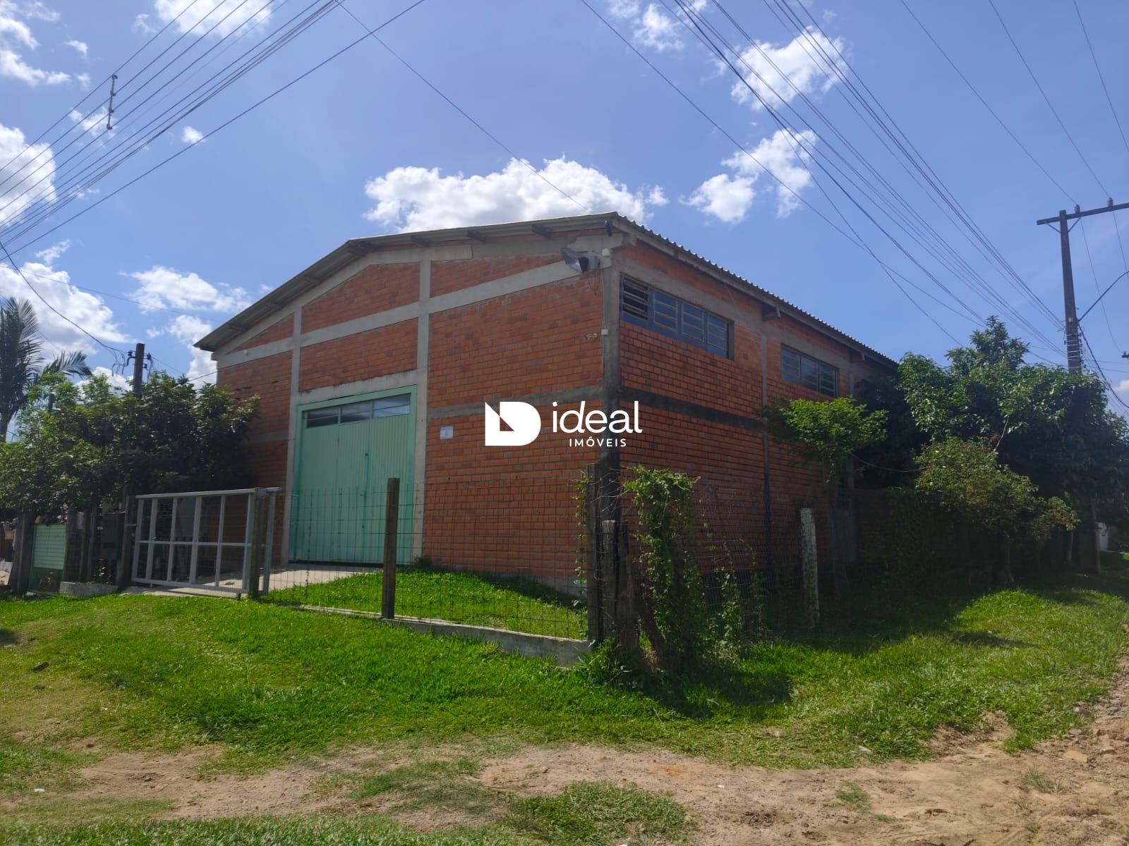 Galpão / Depósito / Armazém de 1 quarto, 242m² no bairro Diácono João Luiz Pozzobon, em Santa Maria | Eu Corretor