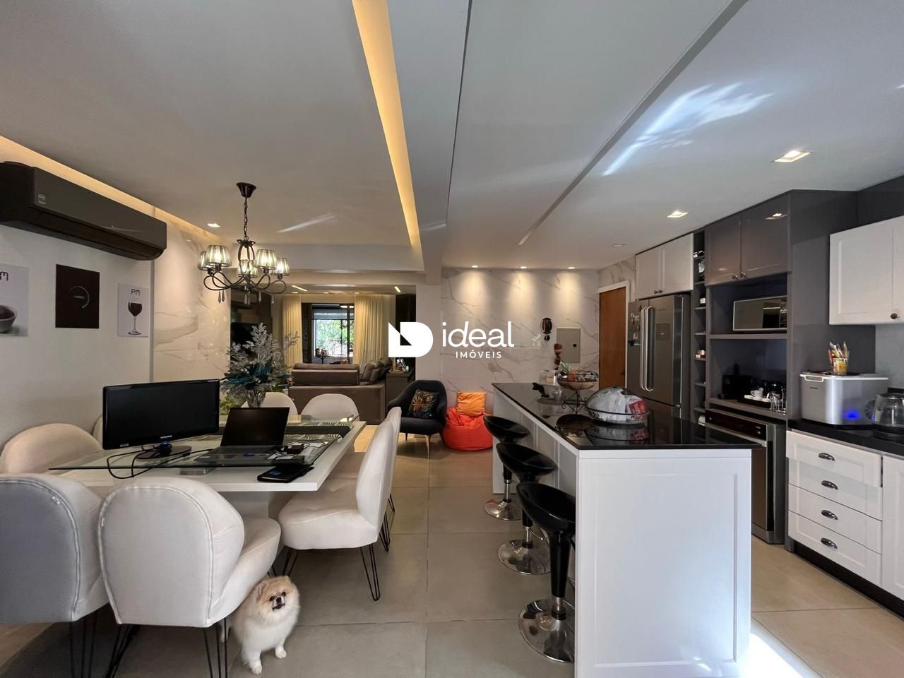 Apartamento com 3 Dormitórios à venda, 233 m² por R$ 920.000,00 Apartamento com 3 Dormitórios à venda, 233 m² por R$ 920.000,00