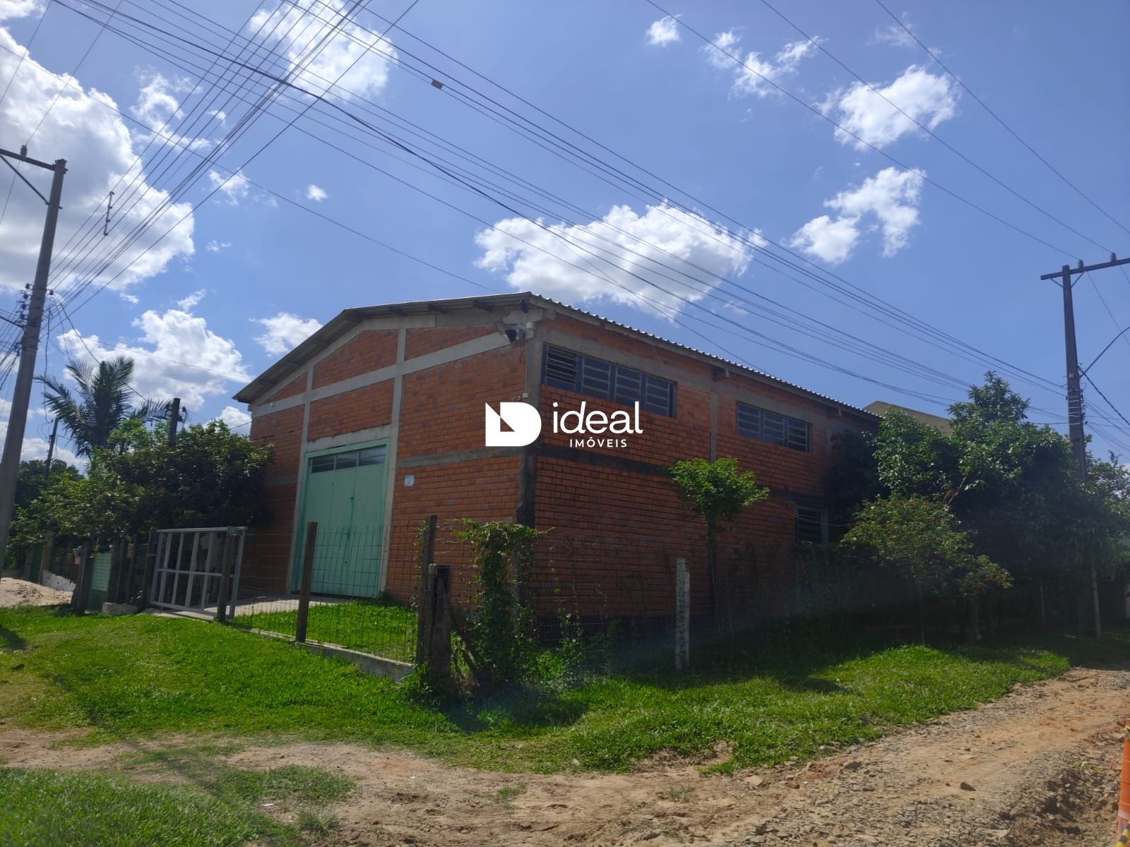 Galpão / Depósito / Armazém de 1 quarto, 242m² no bairro Diácono João Luiz Pozzobon, em Santa Maria | Eu Corretor
