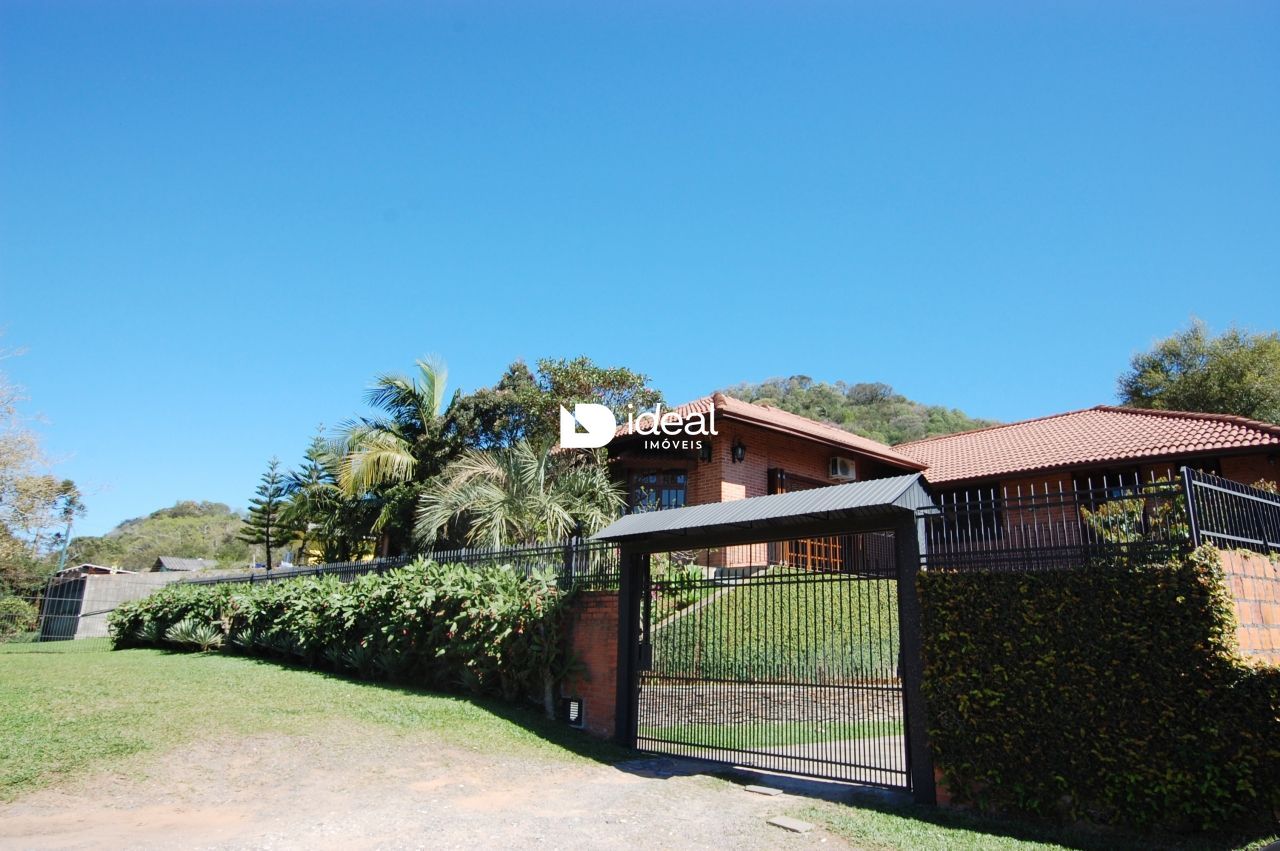 Casa de 4 quartos, 460m² no bairro Campestre do Menino Deus, em Santa Maria | Eu Corretor