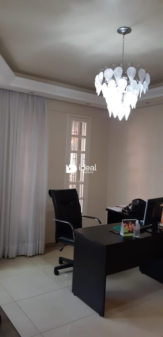 Casa de 6 quartos, 225m² no bairro Nossa Senhora Medianeira, em Santa Maria | Eu Corretor