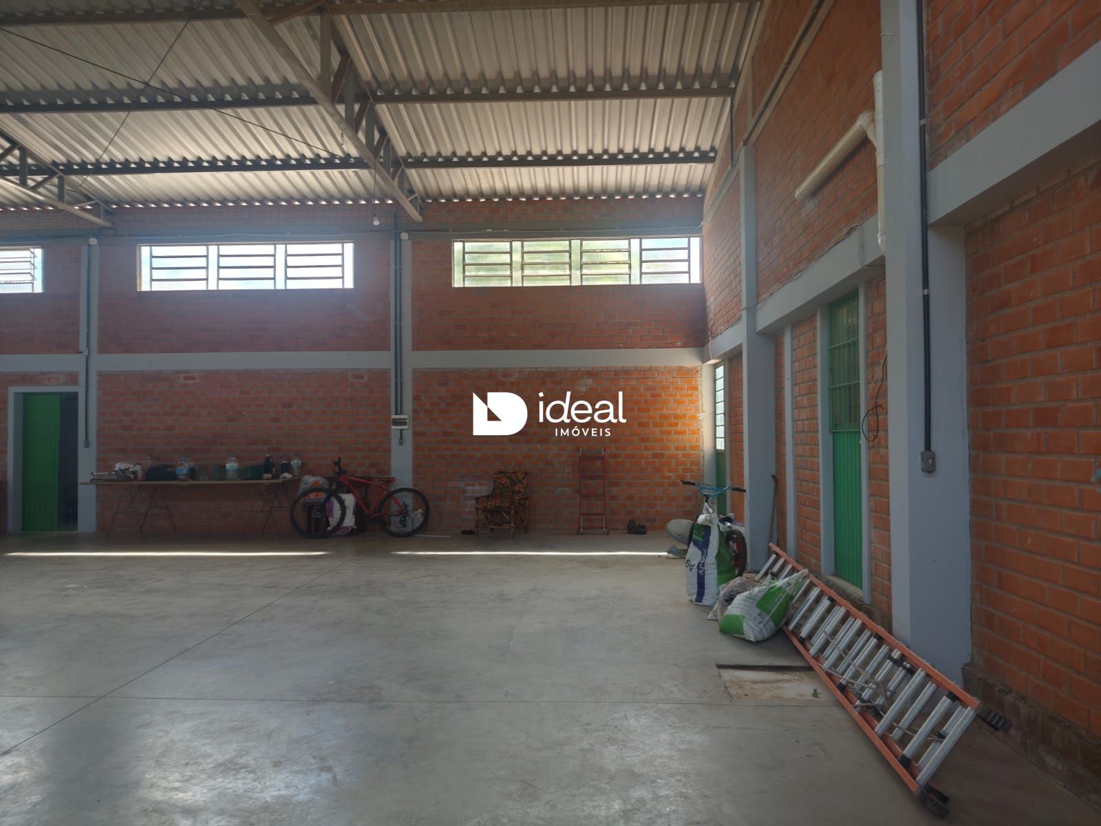 Galpão / Depósito / Armazém de 1 quarto, 242m² no bairro Diácono João Luiz Pozzobon, em Santa Maria | Eu Corretor