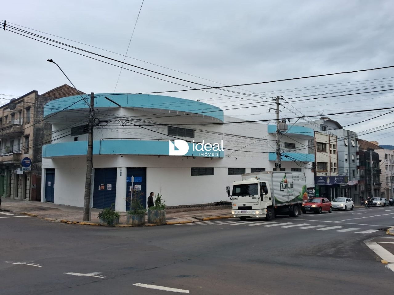 Prédio comercial/residencial para alugar  no Centro - Santa Maria, RS. Imóveis