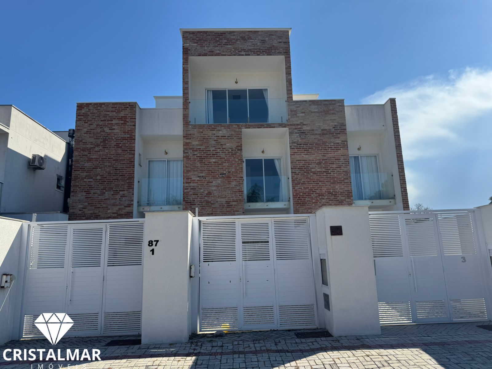 Triplex Mobiliado com 3 Suítes e Spa a 450m da Praia do Mariscal - foto 1