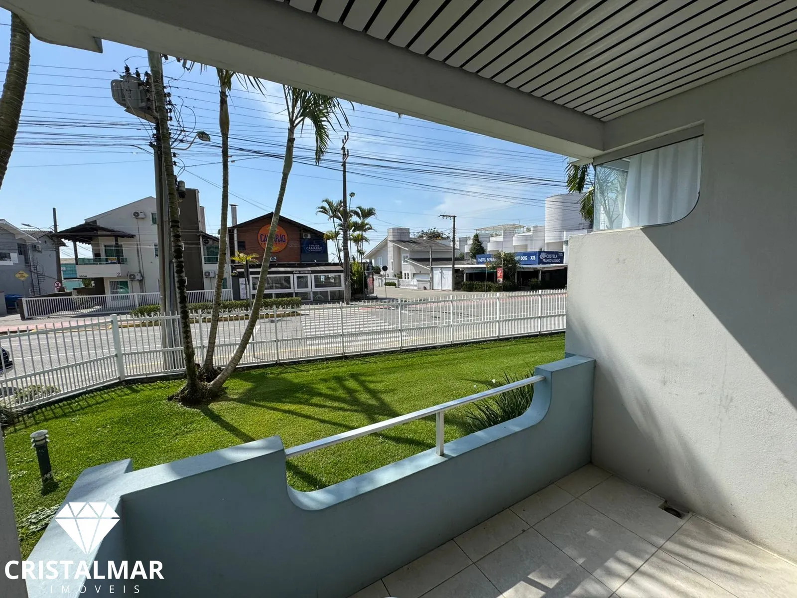 Frente avenida, a 40 metros da Praia de Bombas - foto 1