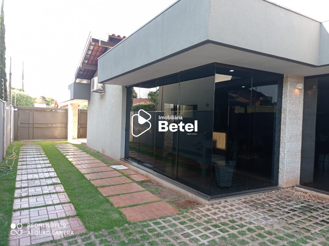 Casa à venda com 4 quartos, 250m² - Foto 4