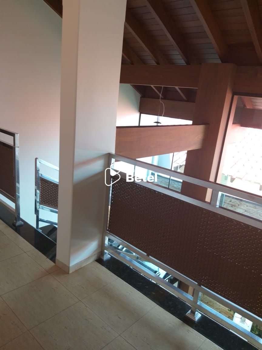 Casa à venda com 3 quartos, 318m² - Foto 18