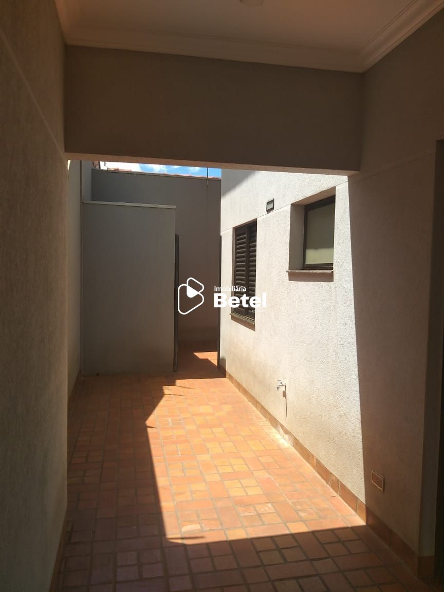 Casa à venda com 3 quartos, 318m² - Foto 16