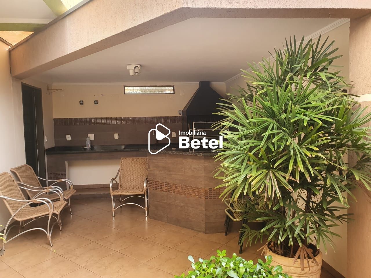 Apartamento à venda com 3 quartos, 98m² - Foto 2