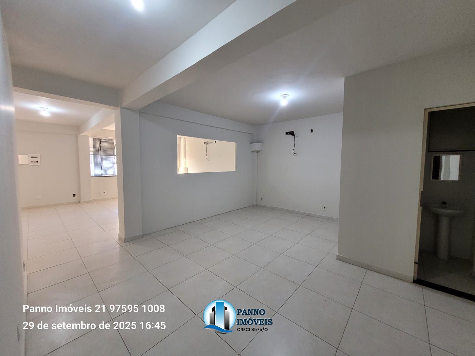 Sala comercial para alugar  no Jardim Primavera - Duque de Caxias, RJ. Imóveis