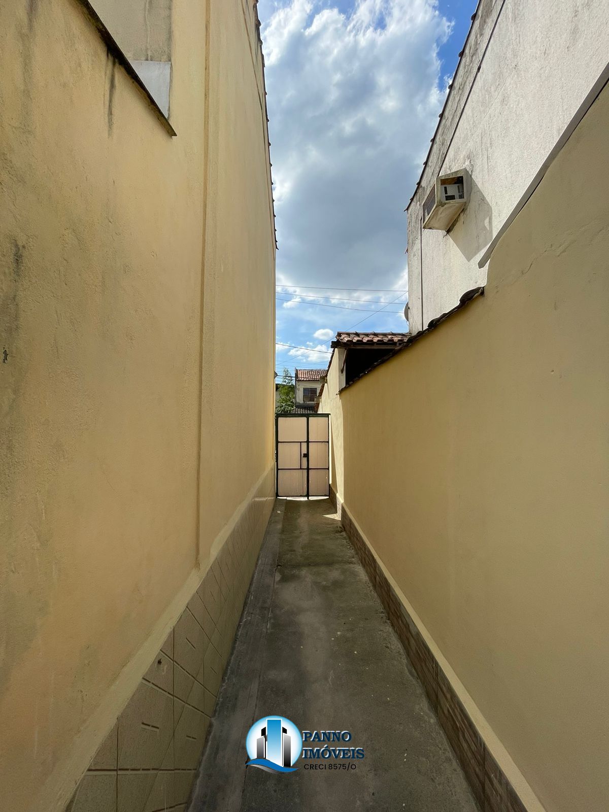 Casa com 2 Dormitórios para alugar, 65 m² por R$ 650,00 Casa com 2 Dormitórios para alugar, 65 m² por R$ 650,00